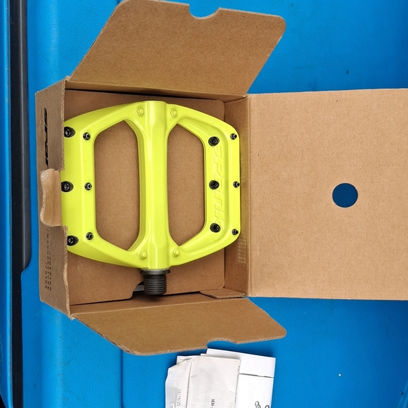 Bright Yellow Bike Pedals - Picture 1 of 4